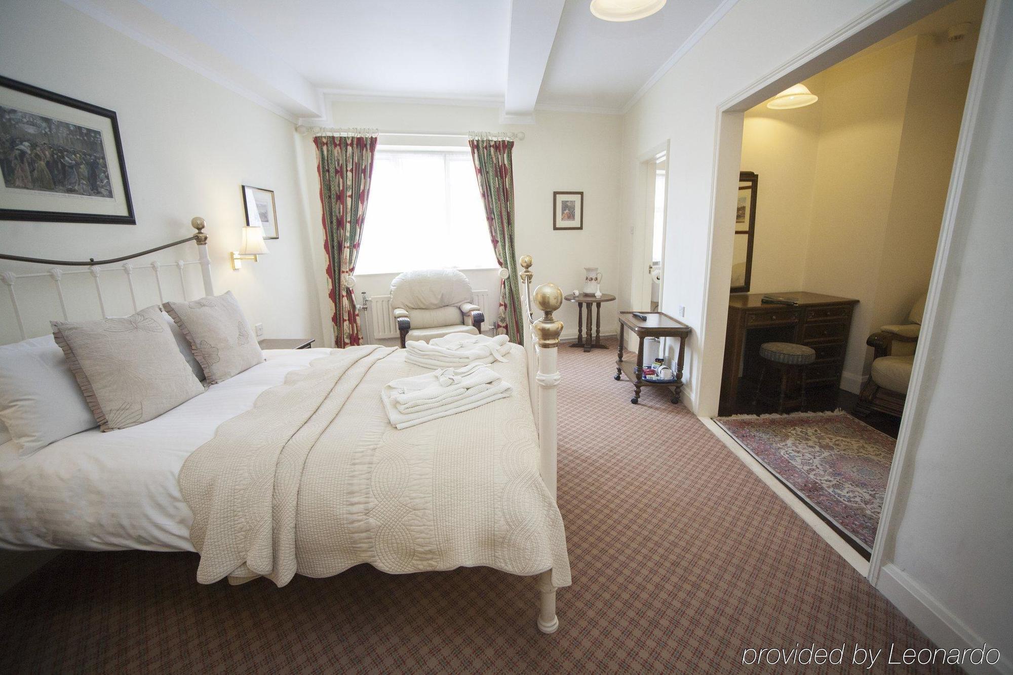 Lion & Pheasant Hotel 4*