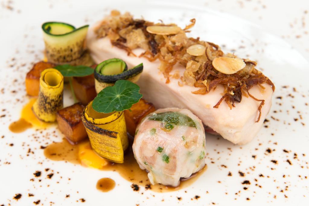 Lion & Pheasant 4*